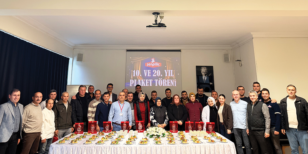 Kurumsal Başarının Mimarlarına Anlamlı Plaket